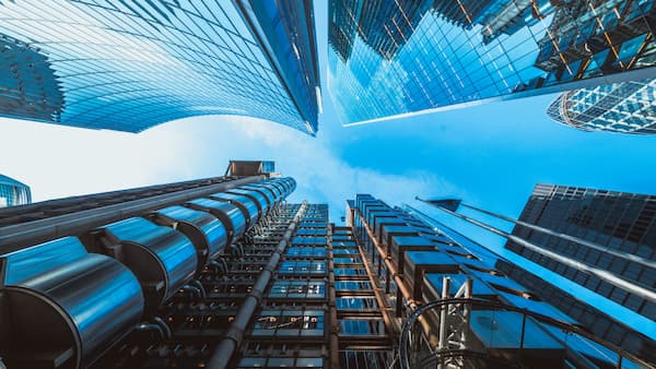 Top-trends-and-challenges-set-to-shape-UK-SMEs-in-2025